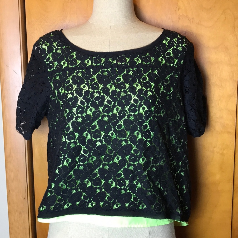 XL Vera Wang Princess Lace top w/neon green lining - Picture 1 of 5